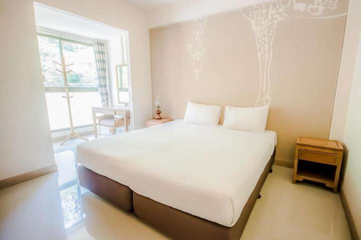 Room 16 of 68