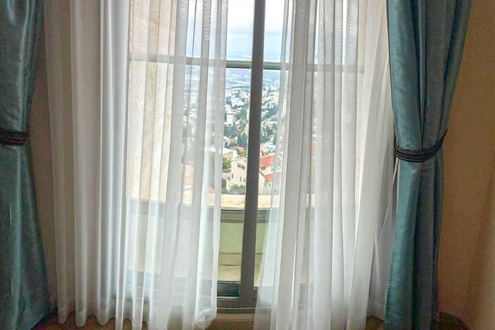 Room 8 of 42