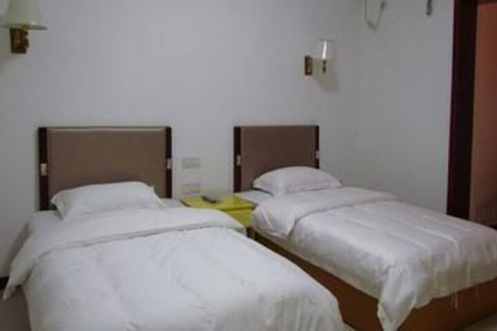 Room 6 of 17