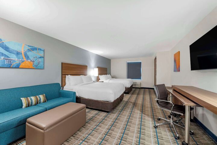 1 King Bed Suite (9 of 11)