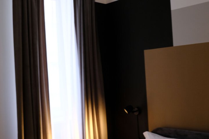 Room 10 of 34