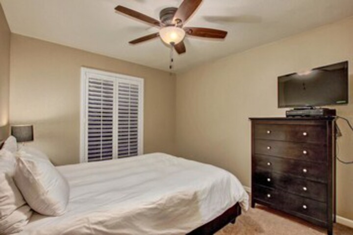 Room 11 of 14