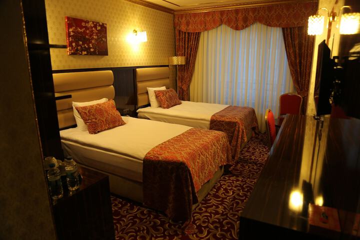 Room 4 of 44