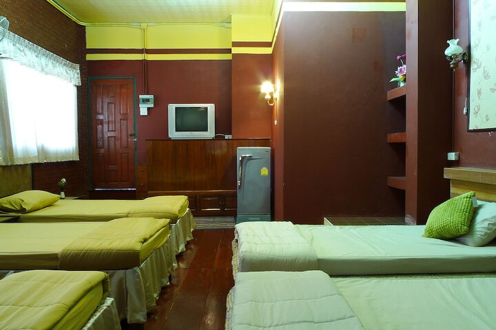 Room 9 of 32