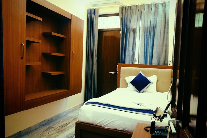 Room 3 of 11