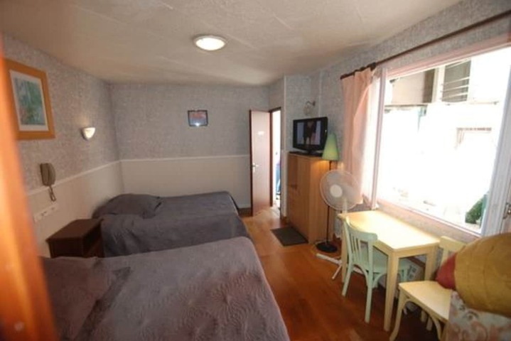 Room 10 of 16