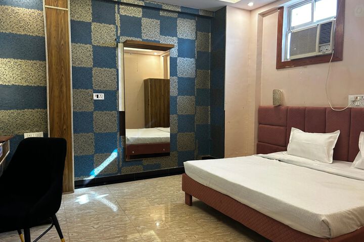 Room 5 of 7