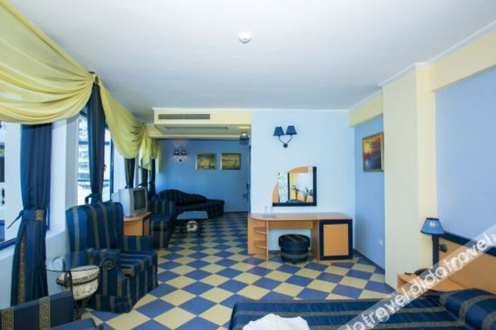 Hotel Interior 4 of 34