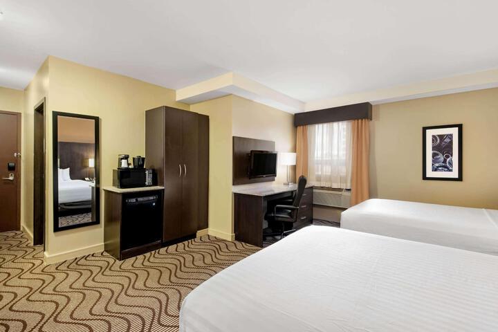 1 Queen Bed Mobility Accessible (3 of 21)