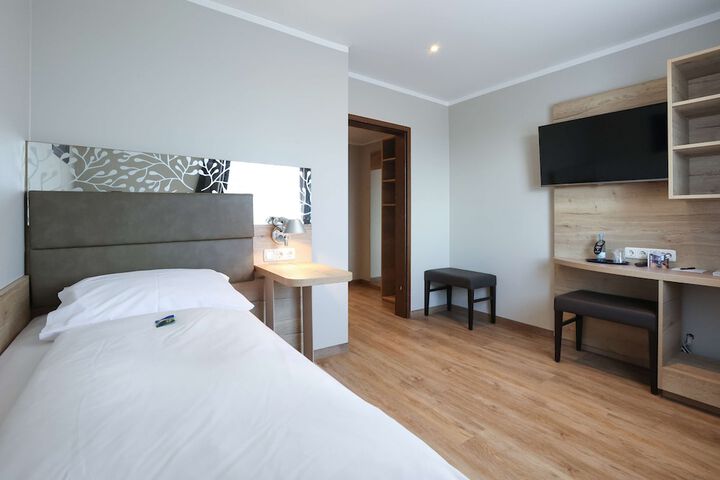 Room 14 of 37