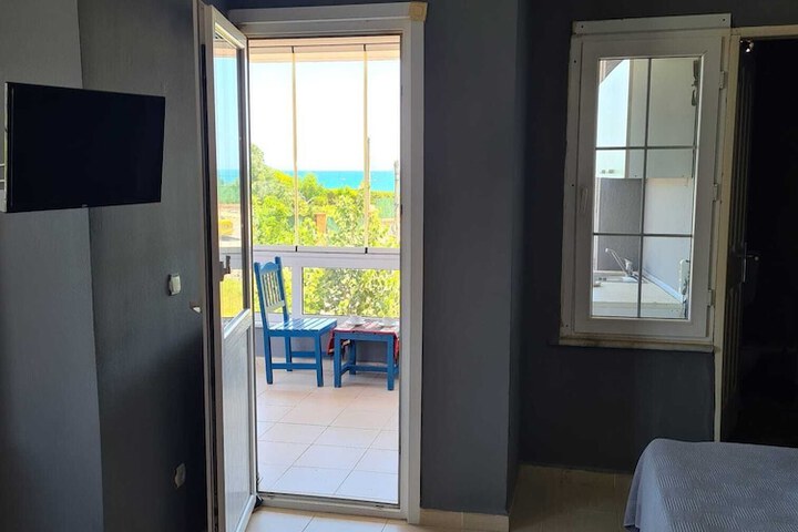 Room 7 of 14