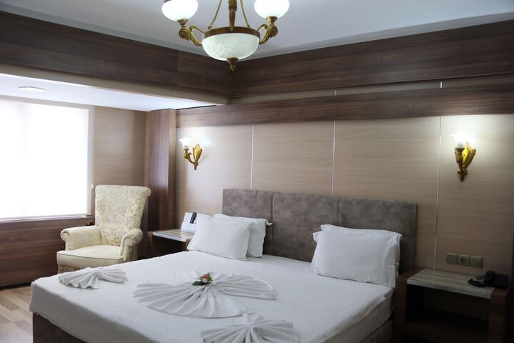 Room 9 of 30