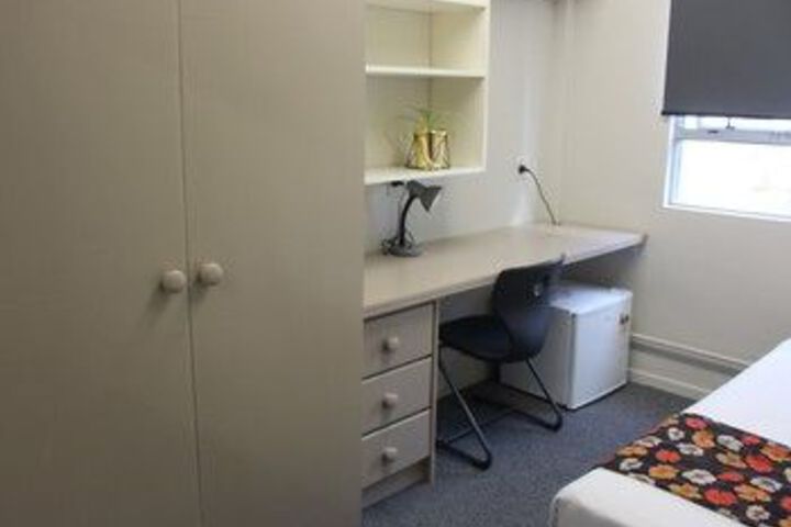 Room 6 of 12