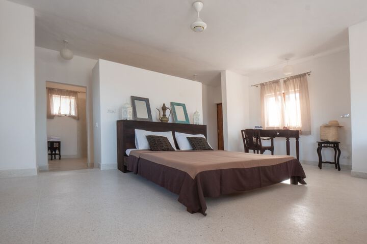 Room 3 of 62