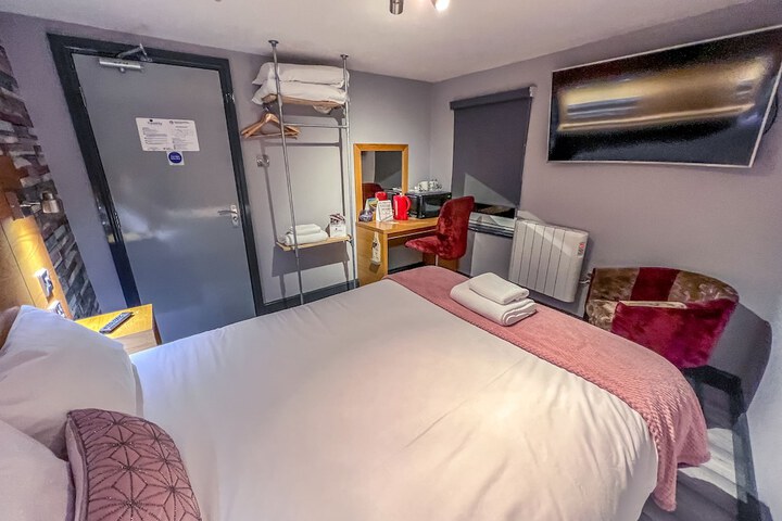 Room 9 of 48