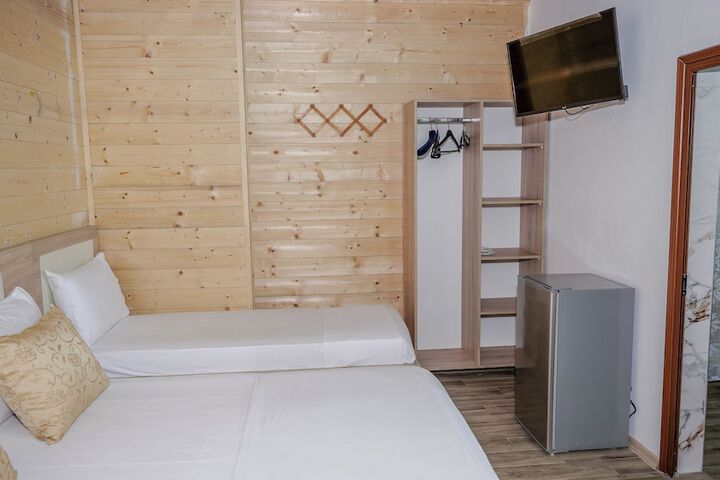 Room 3 of 85