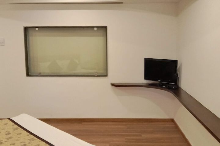 Room 10 of 38