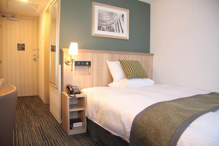 Room 7 of 27
