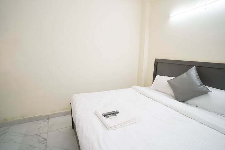 Room 16 of 32