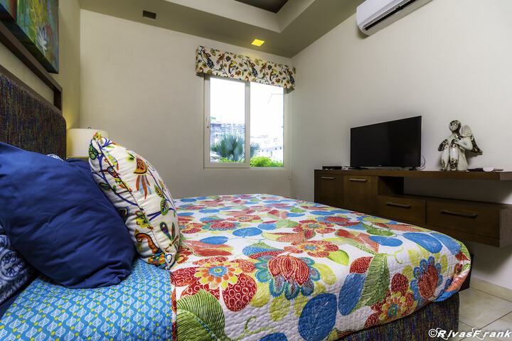 Room 10 of 101