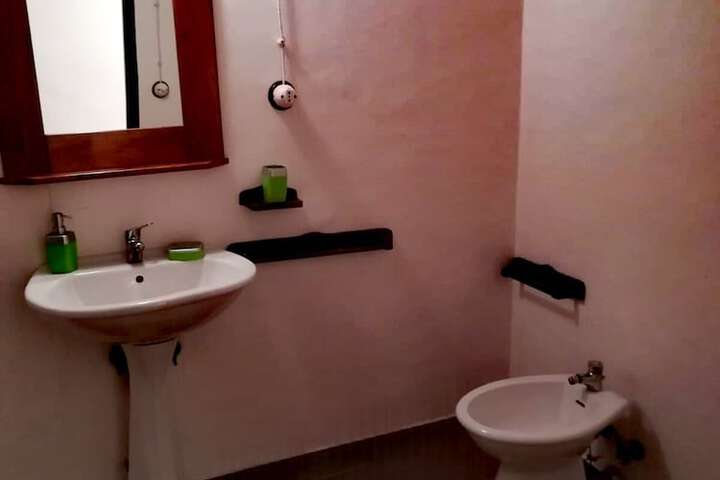 Room 33 of 46