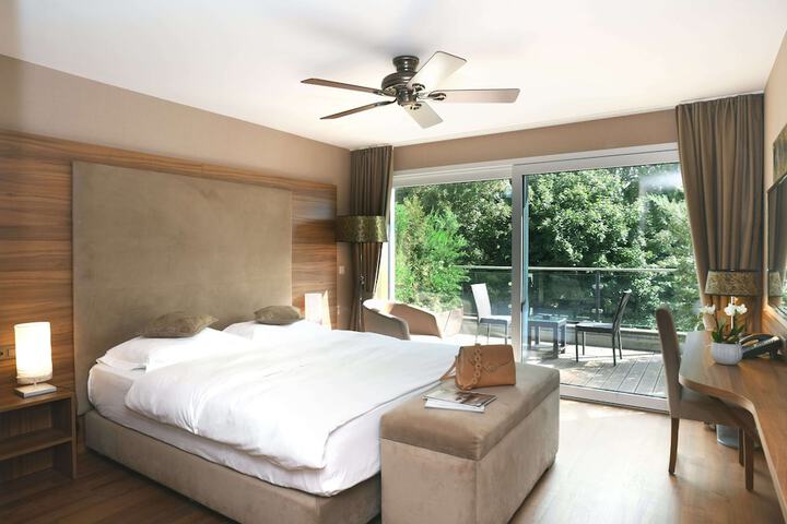 Room 5 of 92