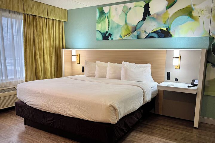 Room 28 of 118