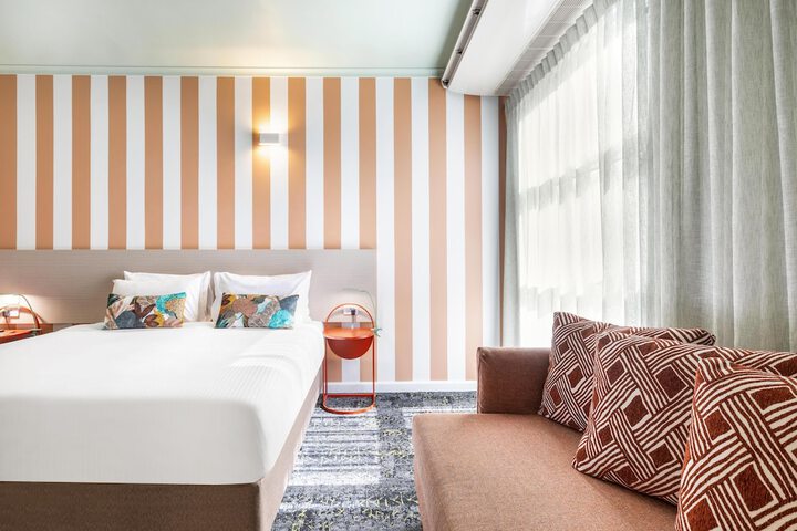 Room 80 of 156
