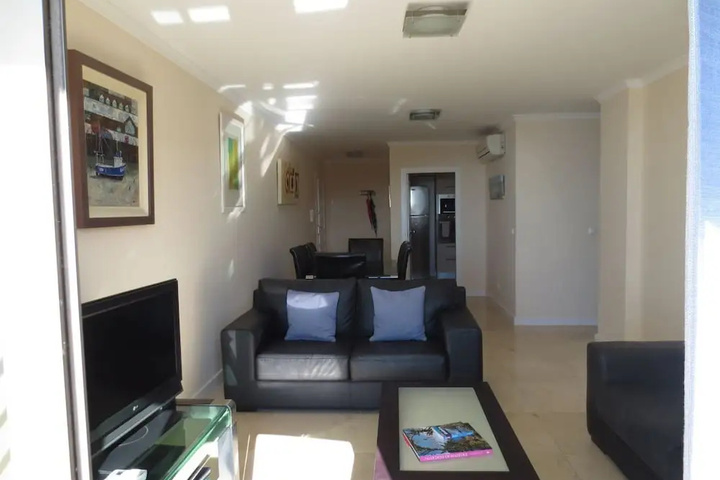 Room 4 of 18