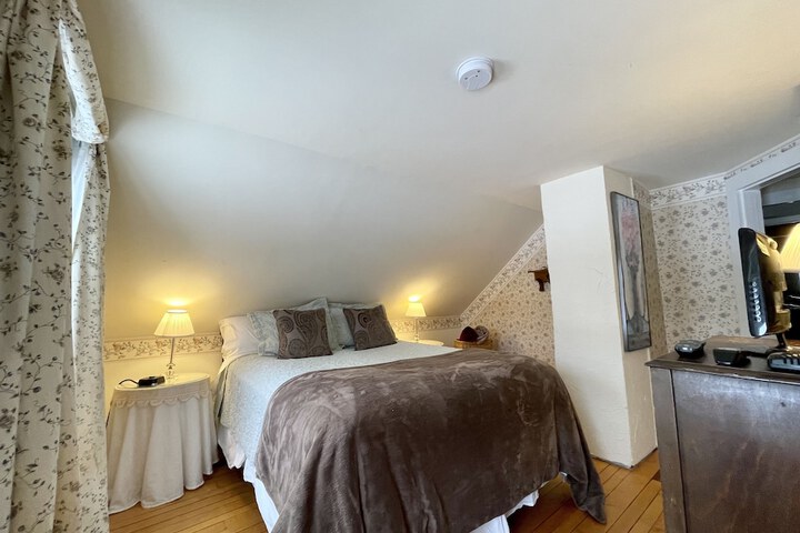 Room 5 of 60