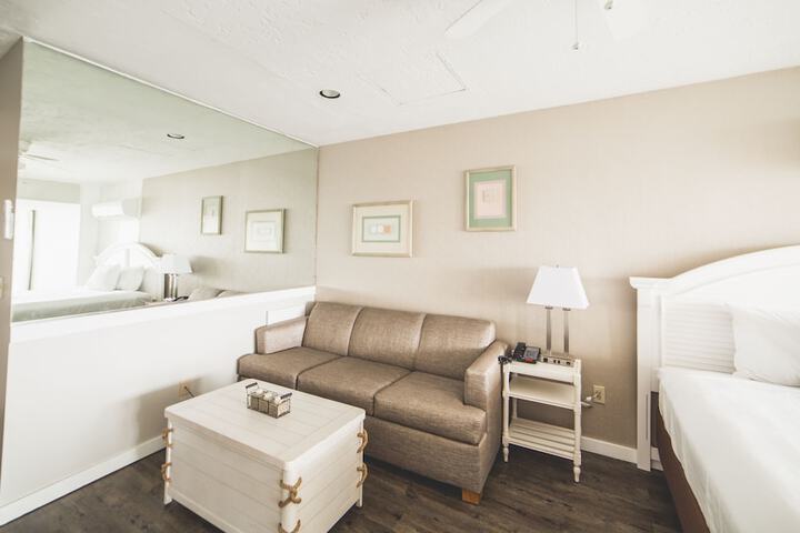 Room 3 of 51