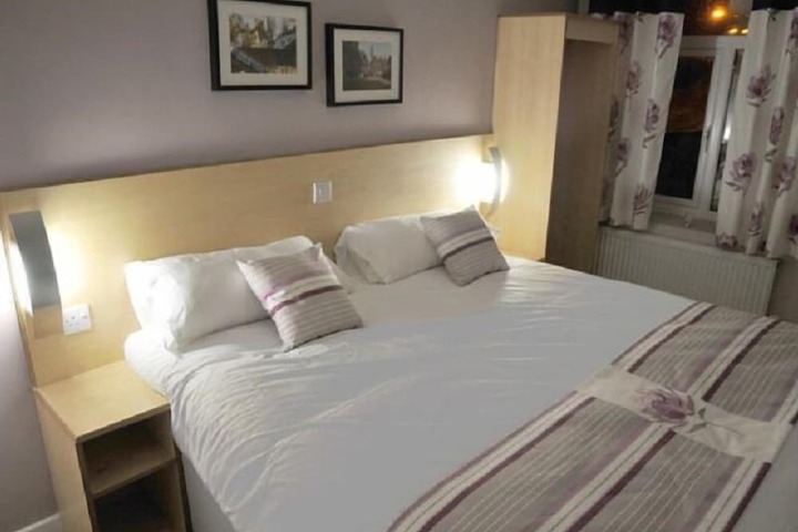 Room 6 of 15
