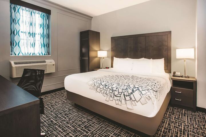 1 King Bed (11 of 12)