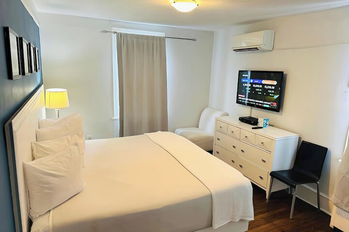 Standard | King Bed (1 of 7)