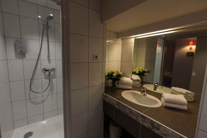 Room 43 of 84