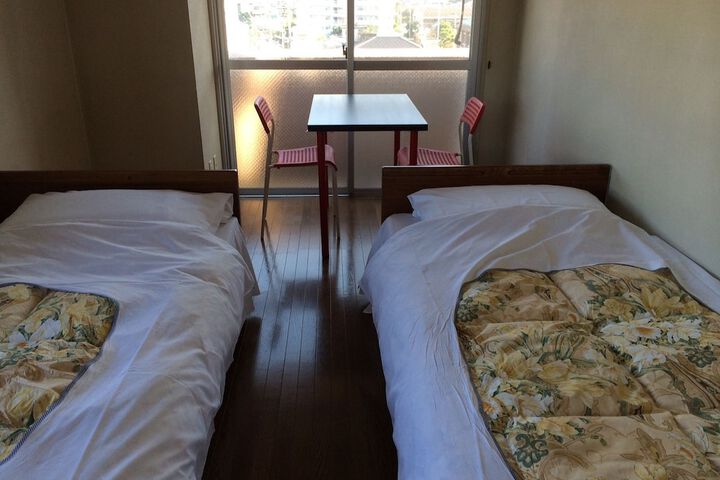 Room 2 of 27