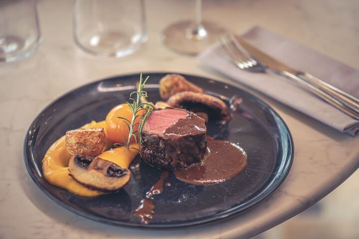 Dining 24 of 34