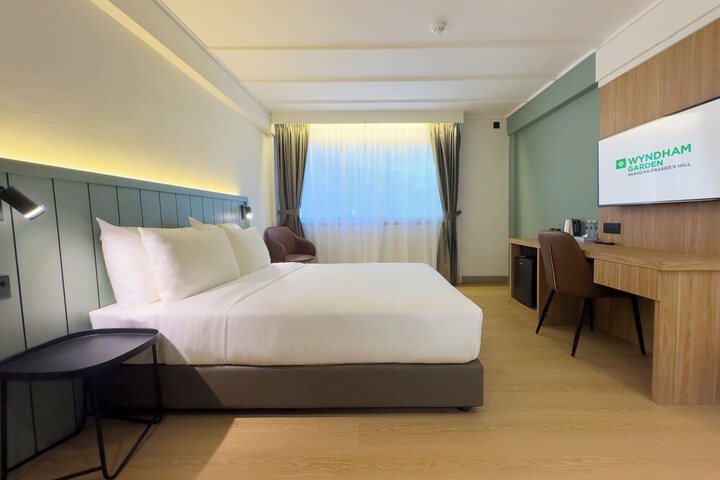 Room 4 of 64