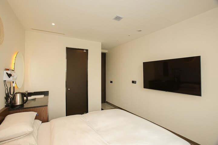 Room 5 of 59