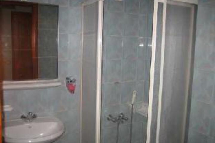 CLUB CAPRICE SUITES