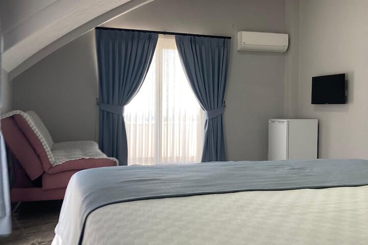 Room 4 of 126