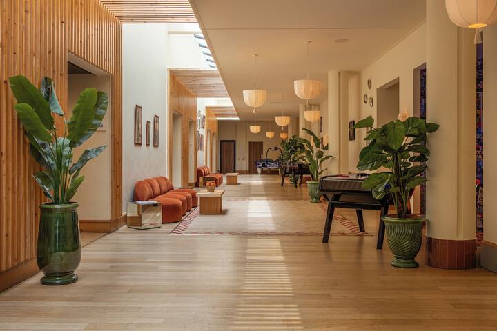 Entrance & Lobby
