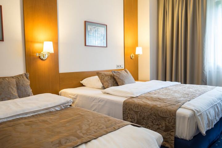 Room 8 of 14