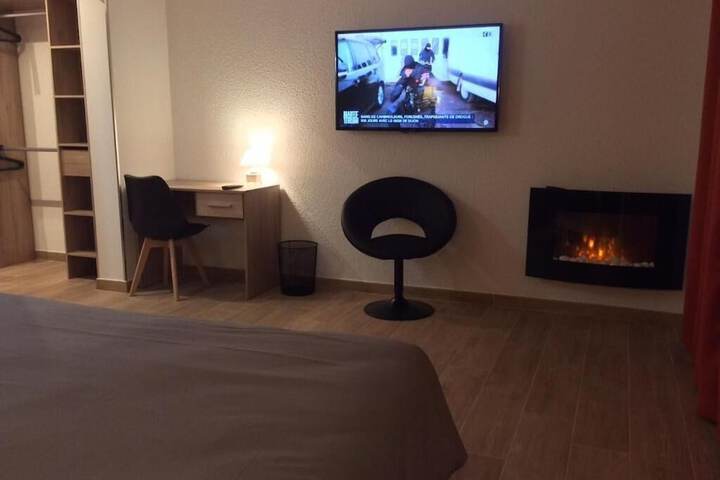 Room 10 of 28