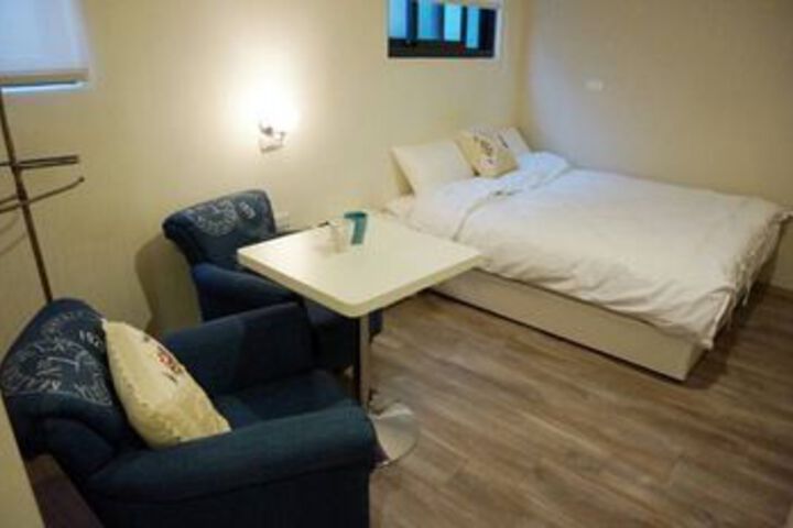 Room 6 of 14