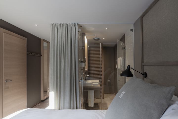 Room 40 of 70