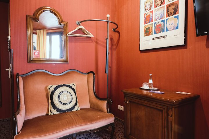 Room 15 of 46