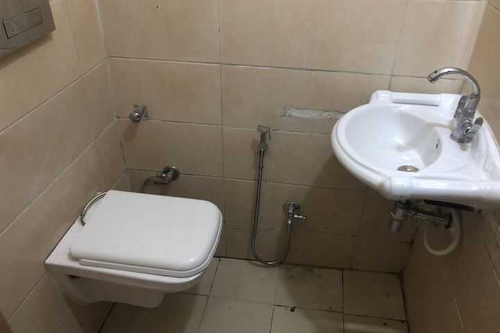 Room 9 of 16