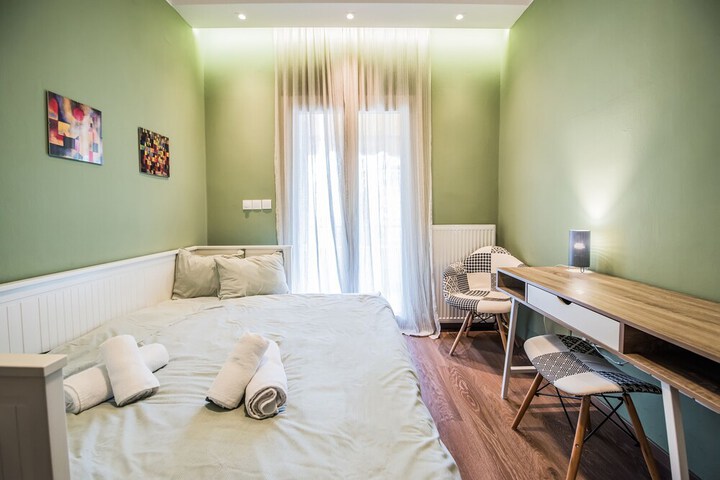 Room 6 of 27