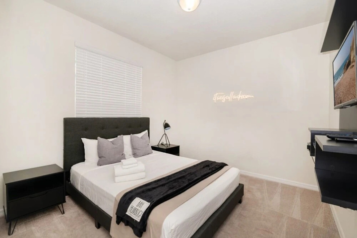 Room 4 of 24